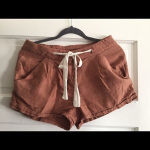 Aritzia Wilfred linen shorts